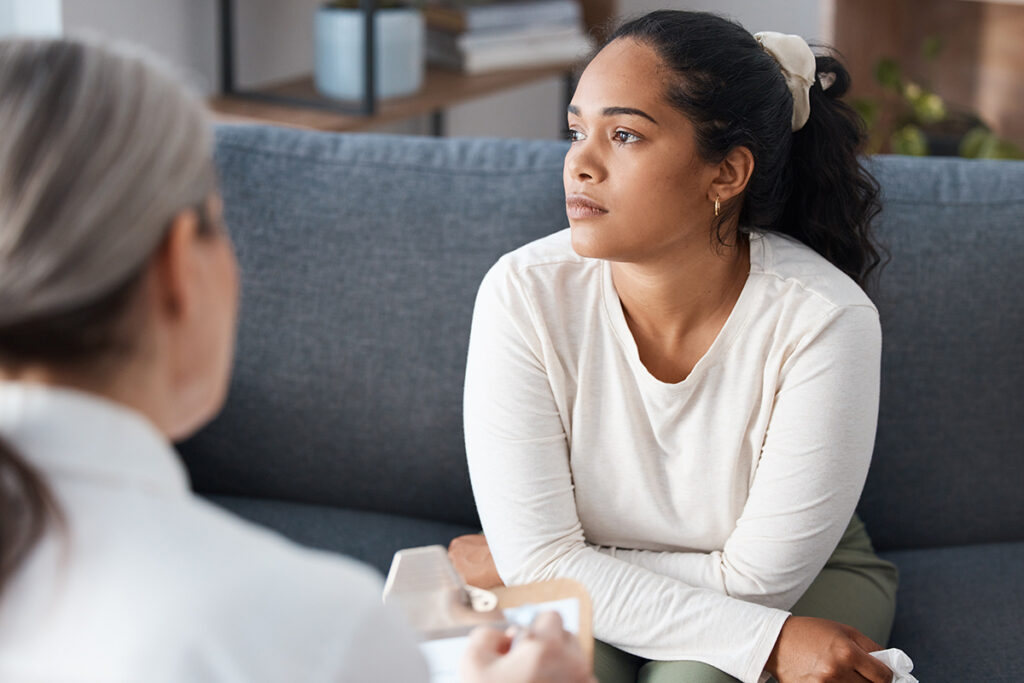 Two people talking about the signs of alcohol abuse